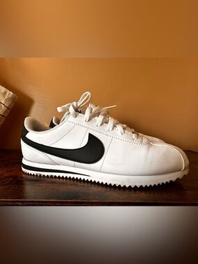 Nike White Leather Sneaker with Black Swoosh
